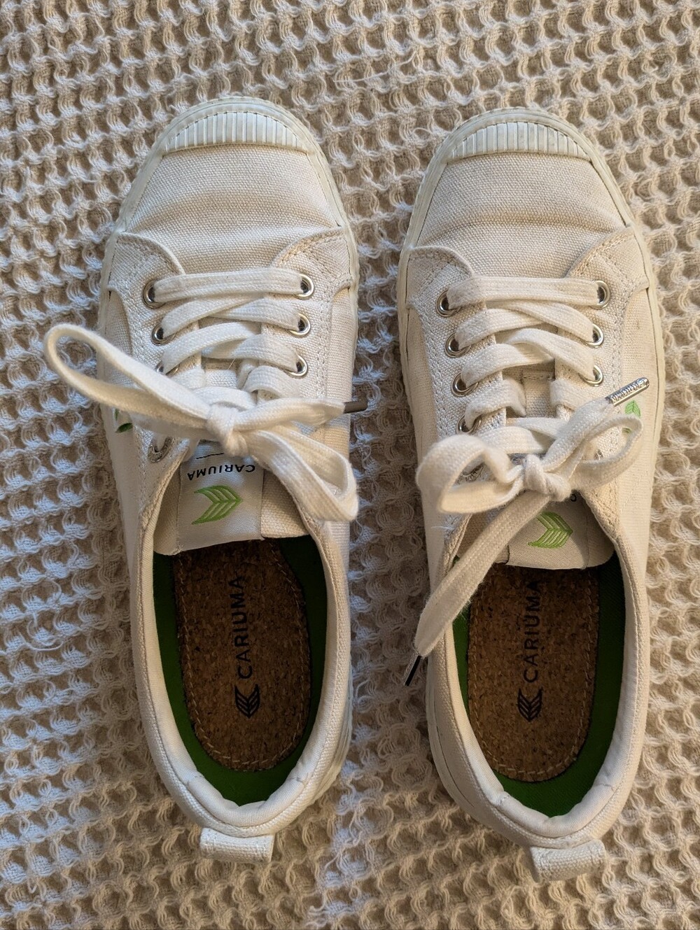 Cariuma Women's 7 Cream Canvas Low-Top Lace-Up Sneakers